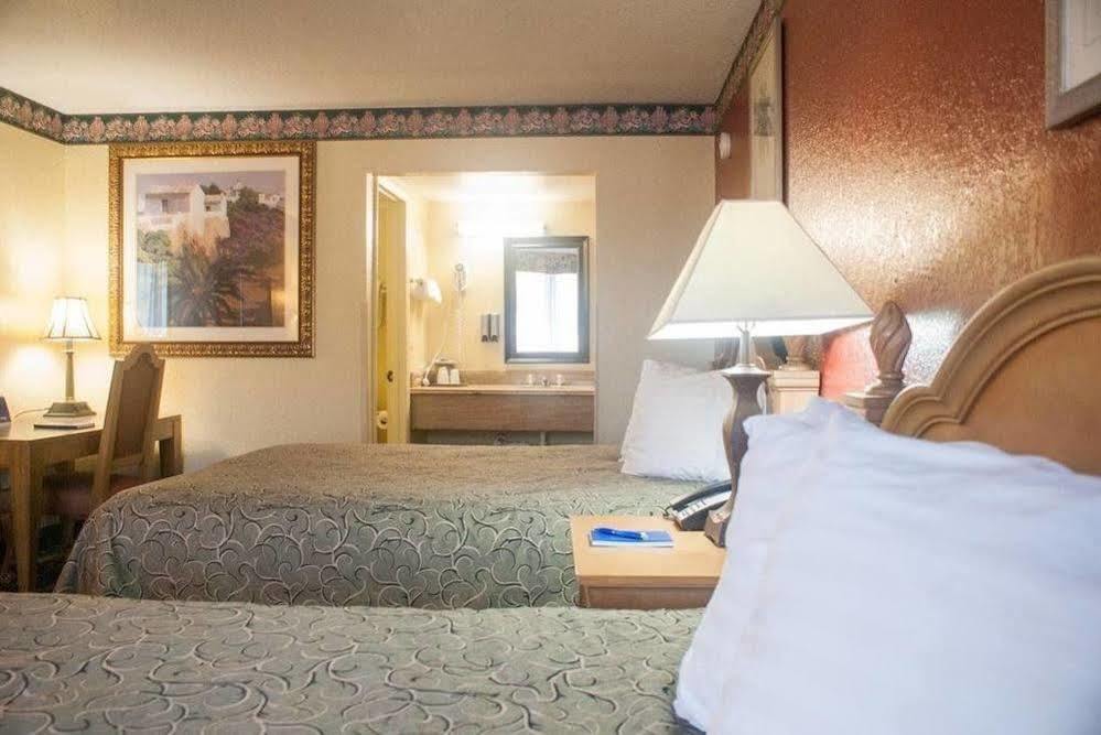 Polynesian Inn Saint Cloud Eksteriør billede